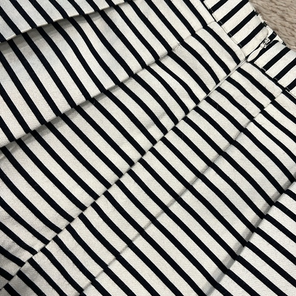 🚨SOLD🚨FOREVER 21 A-Line Skirt - Picture 8 of 9